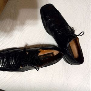 Black totally leather size 8 1/2